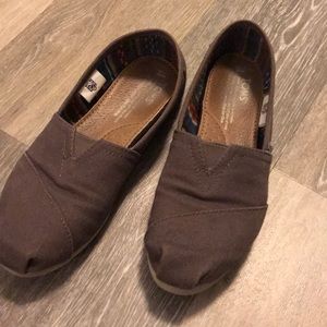 Grey Toms Size 6